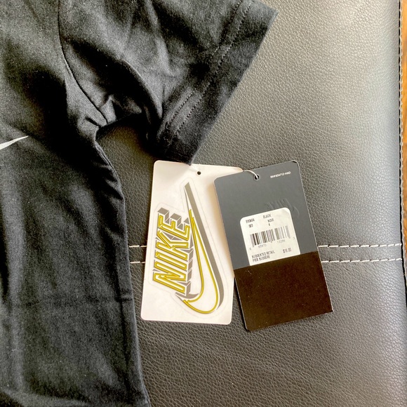 NEW Nike tee - Picture 2 of 3
